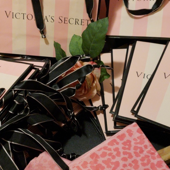 VICTORIAS Secret Gift bag&box&paper 7x7s - Picture 7 of 7